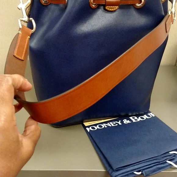 Dooney & Bourke - Picture 6 of 6